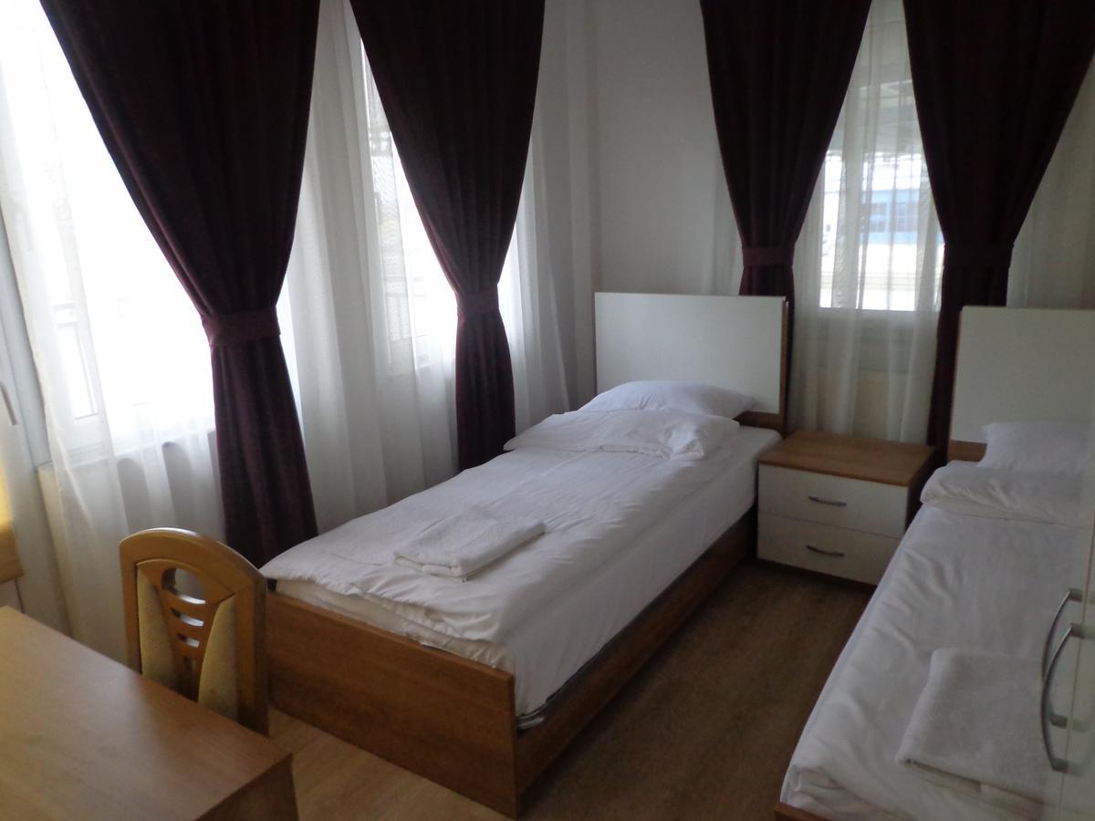 Hotel Rio Приштина Экстерьер фото