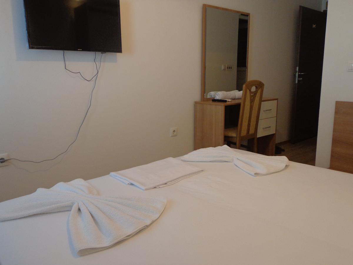 Hotel Rio Приштина Экстерьер фото
