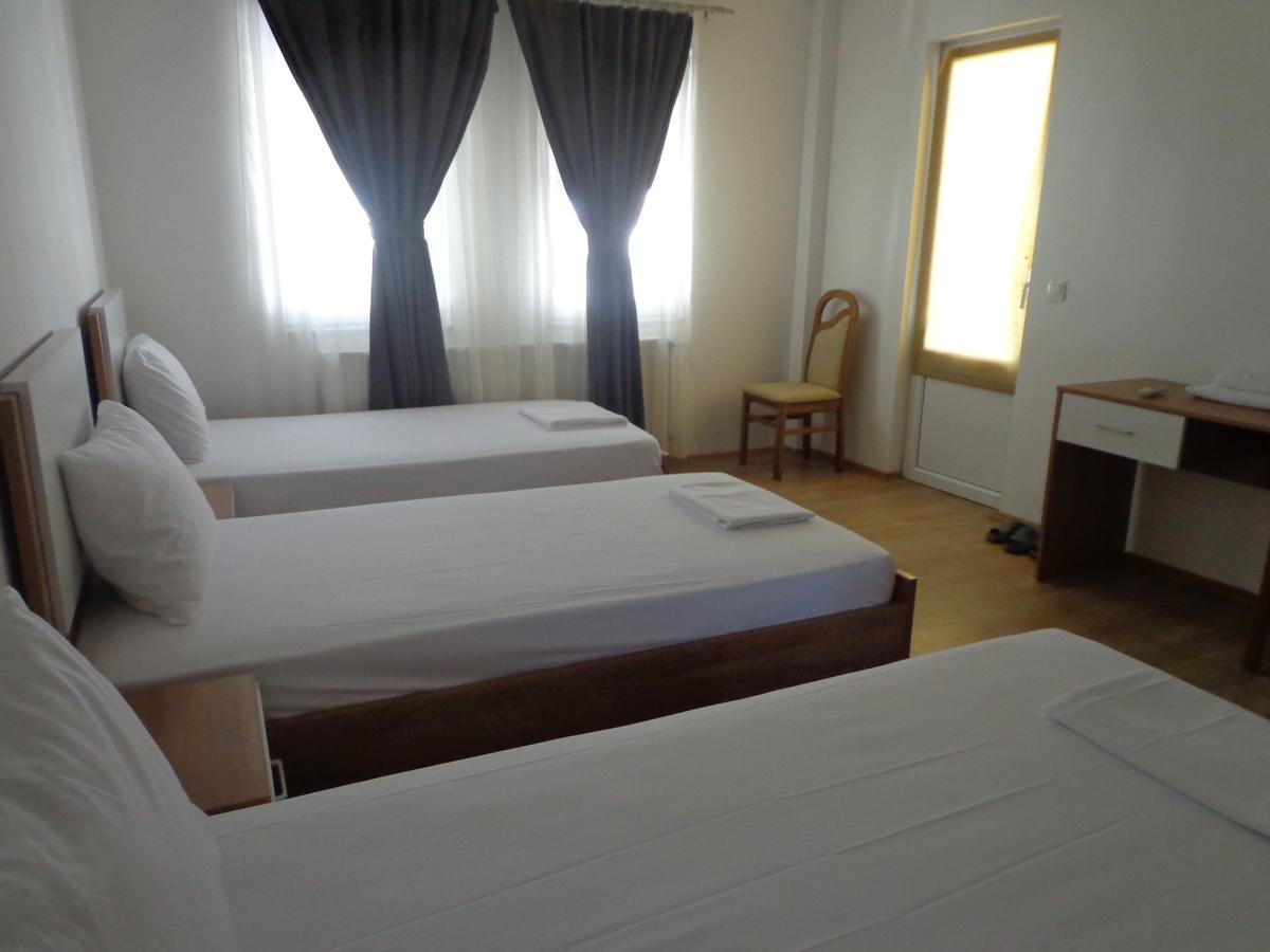 Hotel Rio Приштина Экстерьер фото