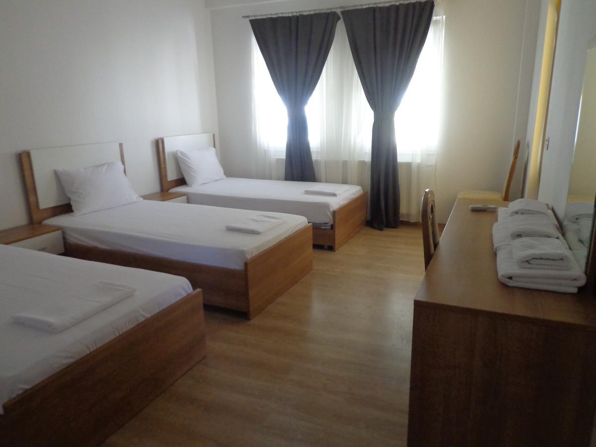 Hotel Rio Приштина Экстерьер фото