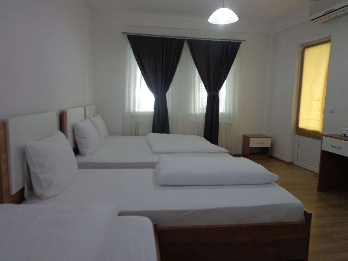 Hotel Rio Приштина Экстерьер фото