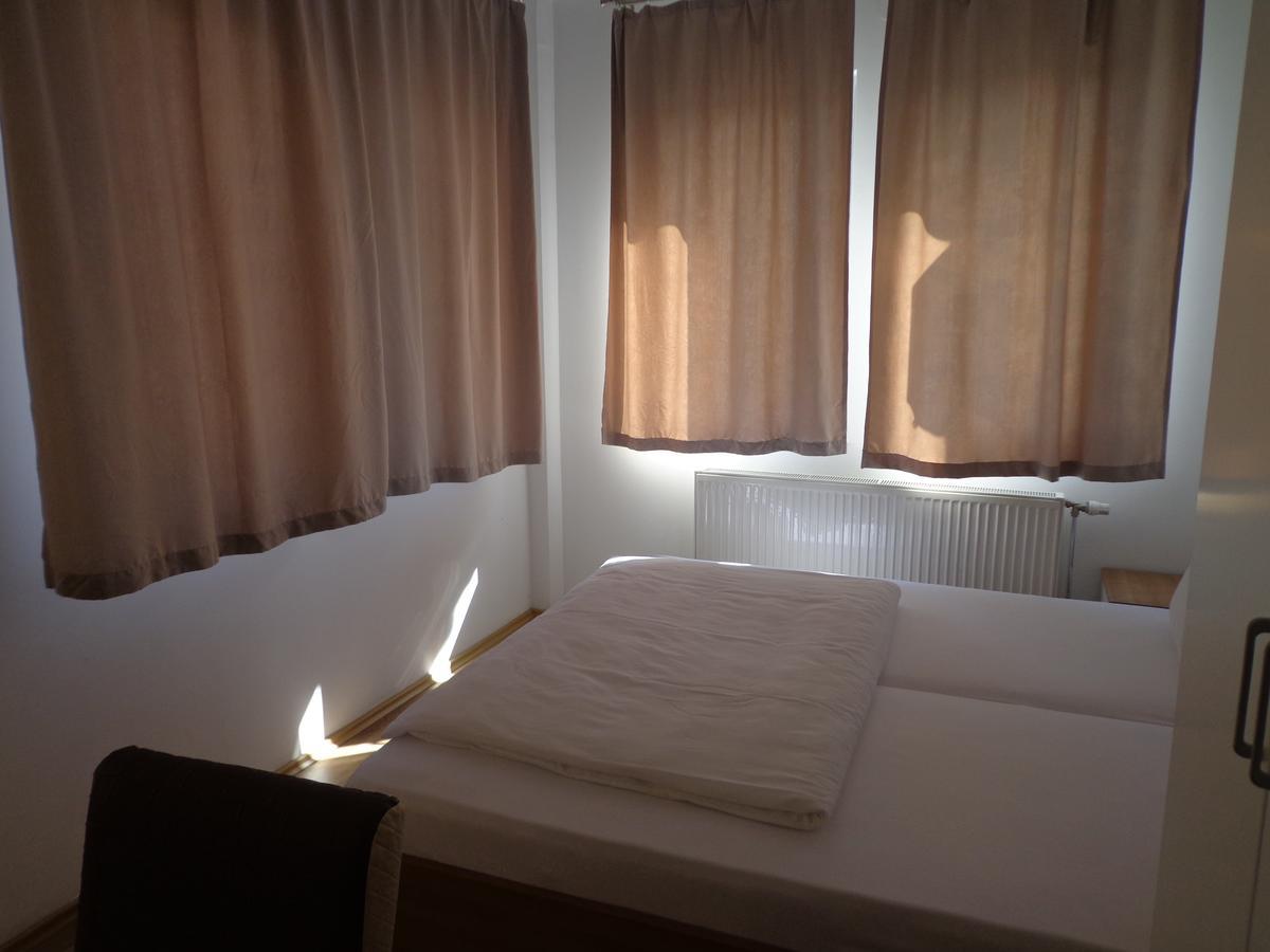 Hotel Rio Приштина Экстерьер фото